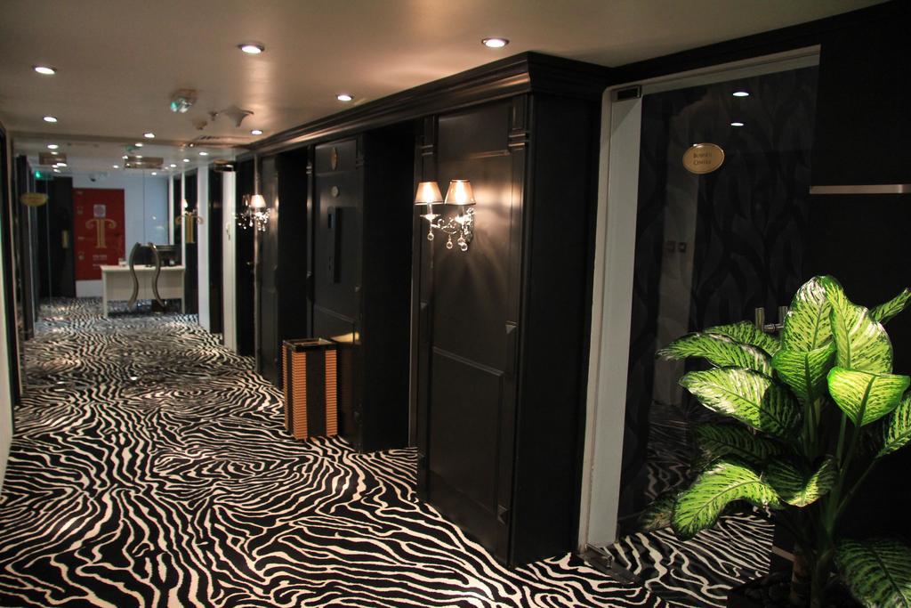 Trianon Royal Hotel Abu Dhabi Esterno foto