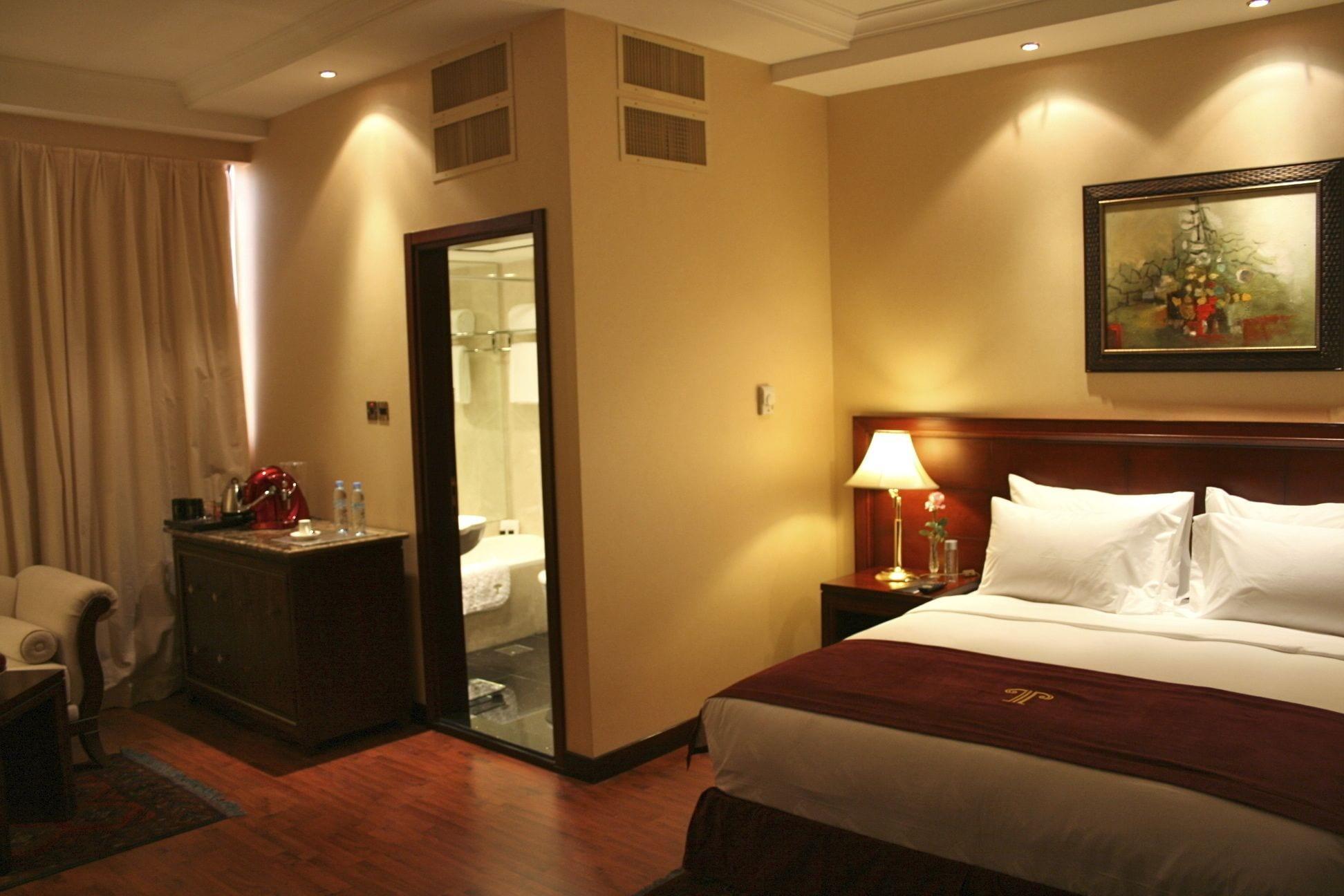 Trianon Royal Hotel Abu Dhabi Esterno foto
