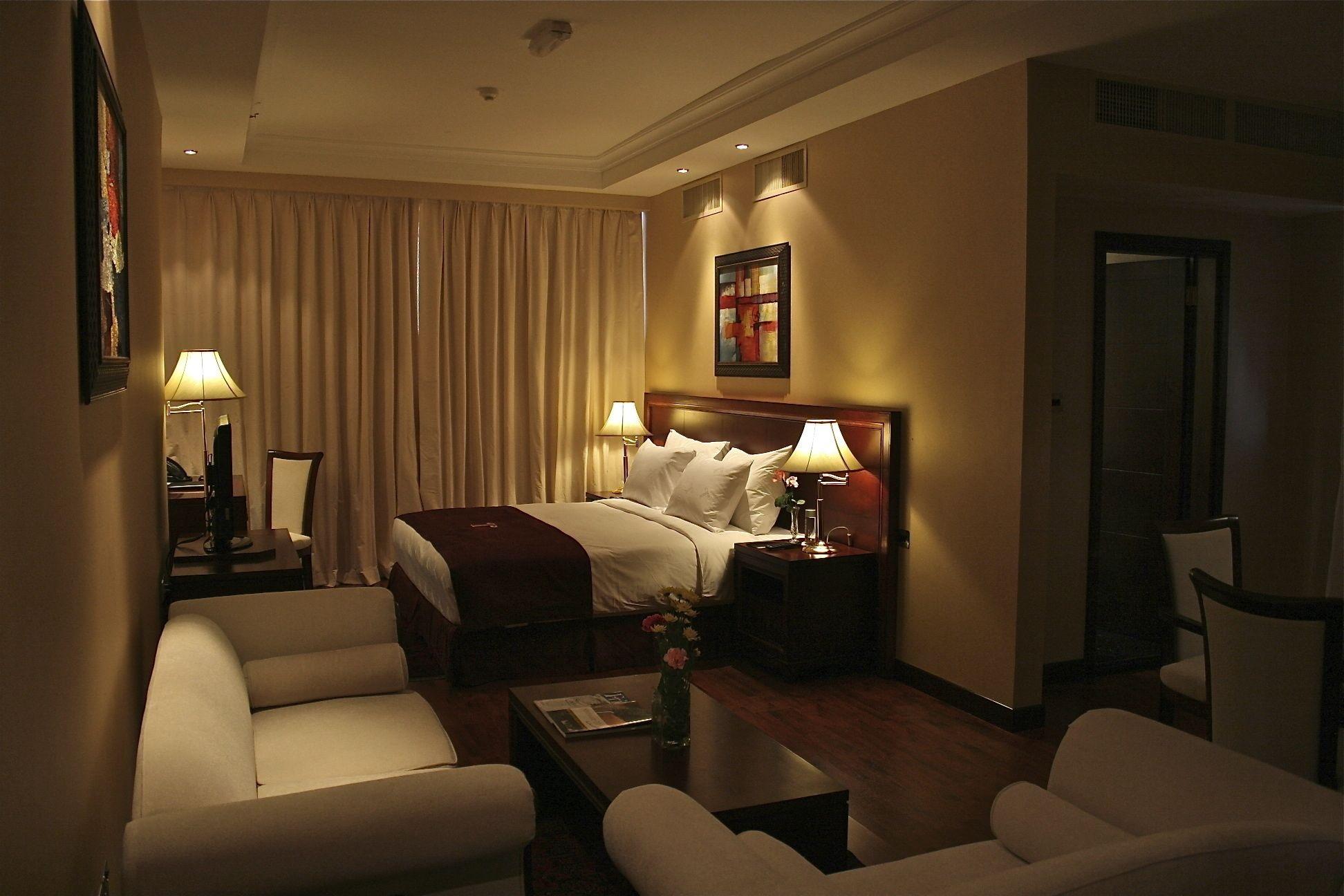 Trianon Royal Hotel Abu Dhabi Esterno foto