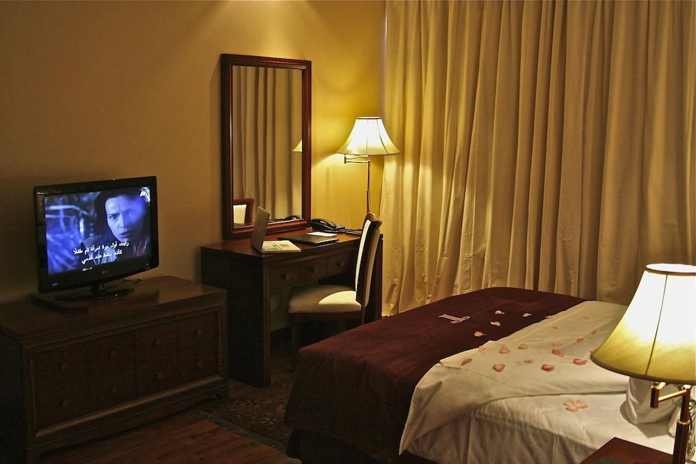 Trianon Royal Hotel Abu Dhabi Esterno foto