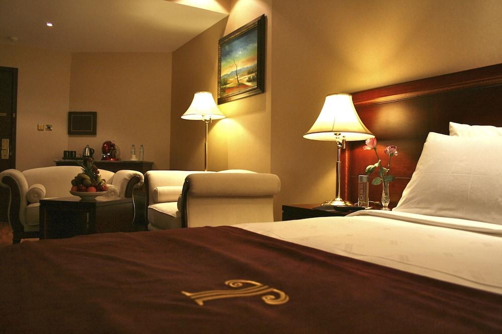 Trianon Royal Hotel Abu Dhabi Esterno foto